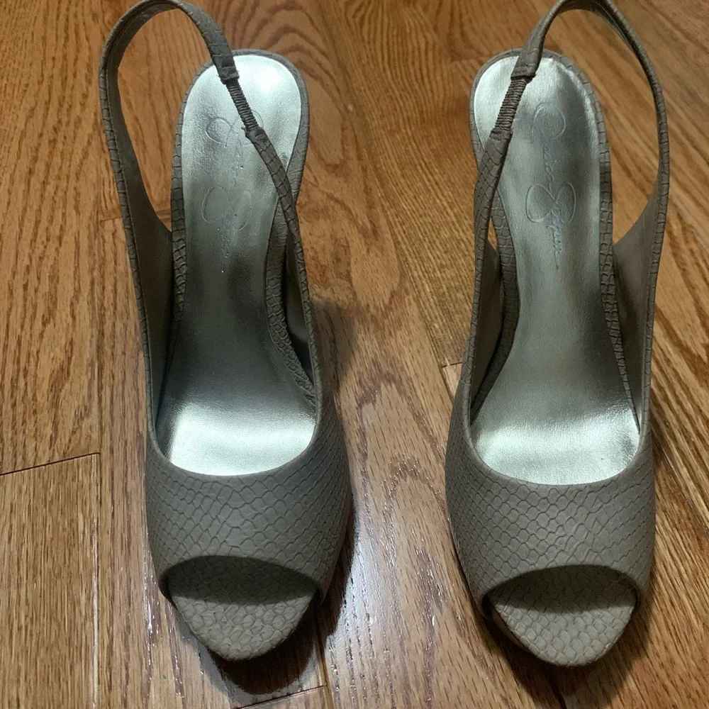 Heels. Excellent condition. - Picture 3 of 3